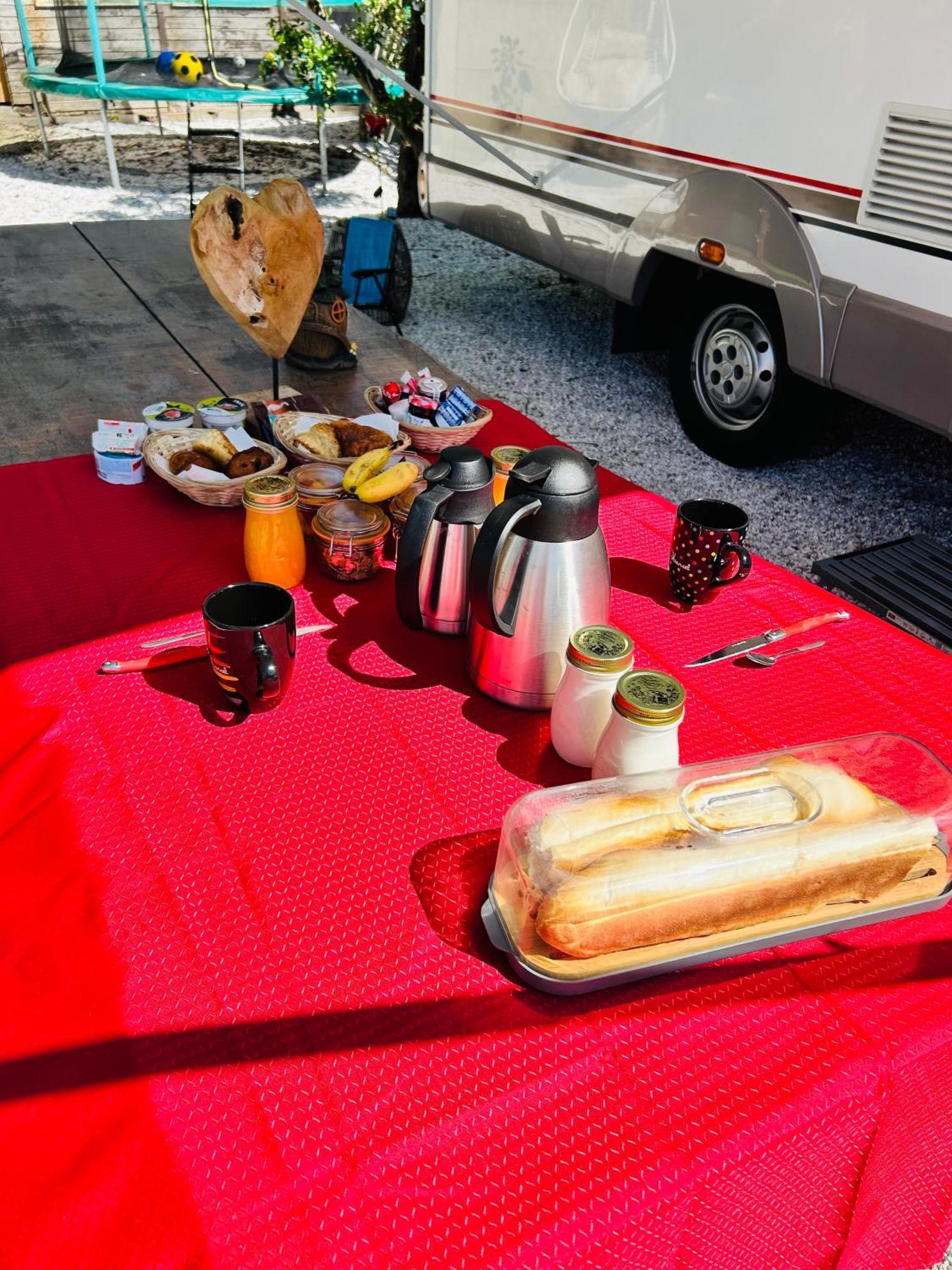 Terrain De Loisirs En Plein Centre De Lievin Camping Car Extérieur photo